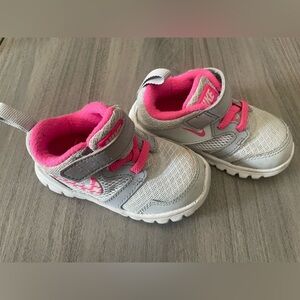 Nike Flex Experience Baby Girls Athletic Shoes – Platinum/Pink – Size 5C